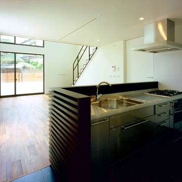 シンプルにすっきりとまとめたキッチン