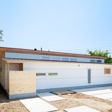 赤城おろしを遮る北側ファサード