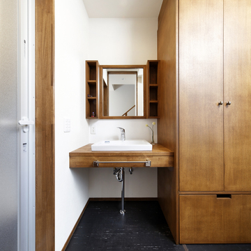 木のあじわいが美しい、シンプルな家具のような洗面台