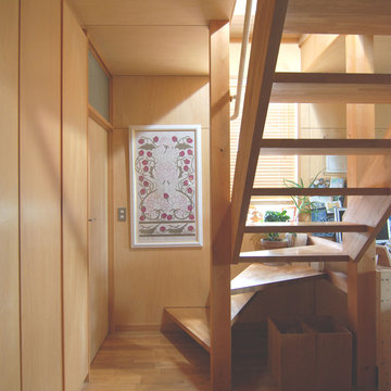 光を取り込む木製階段