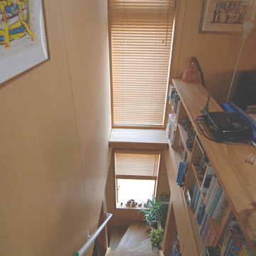 本棚のある階段