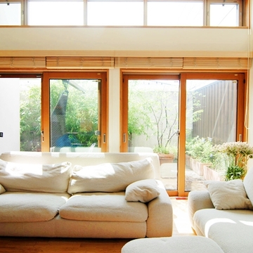 高窓より望む空