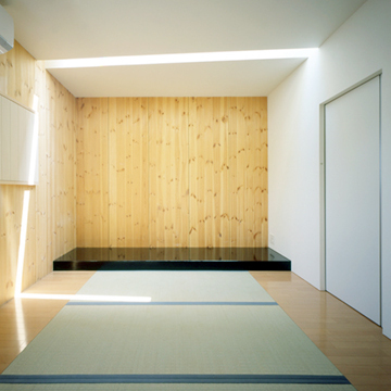 和室の上部にスリットのトップライト