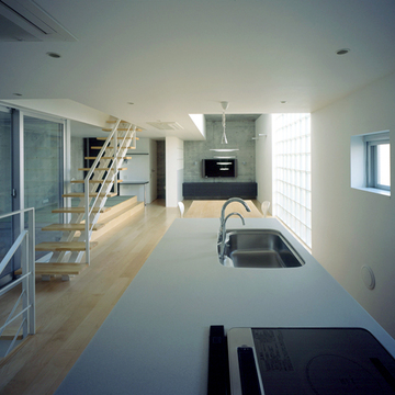 キッチンから見るリビング・ダイニング