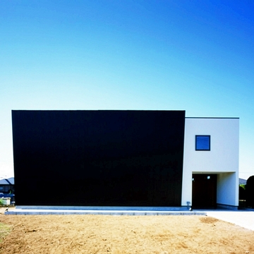 エントランスは閉じた外観