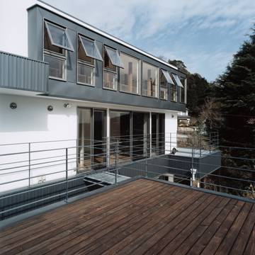 神戸の街を一望できる、憧れの屋上デッキテラス