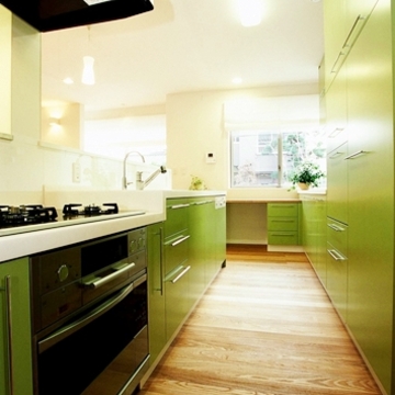 爽やかなライムグリーンのキッチン