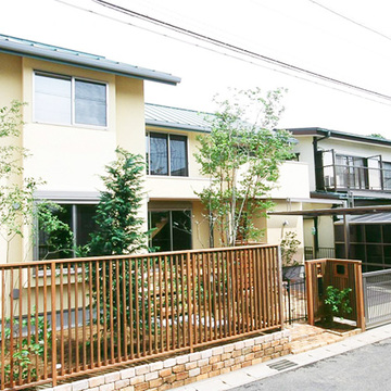 全面道路から見た外観