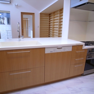 すっきりと広々としたキッチン