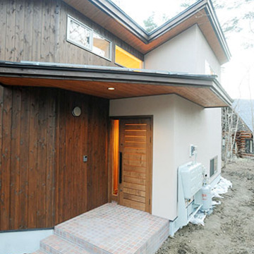 レンガ調タイルの玄関ポーチ