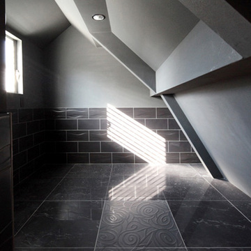 勾配天井の寝室