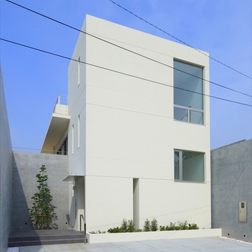 がけ地に建つ家