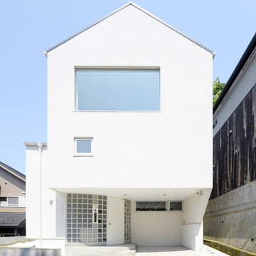 道路から見た外観