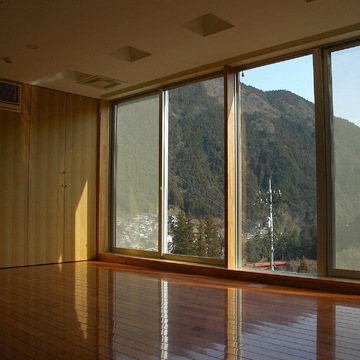 外観とは異なる印象を持つインテリア