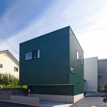 金属と窯業系サイディングを組み合わせた外観