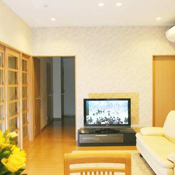 居間（食堂方向から）