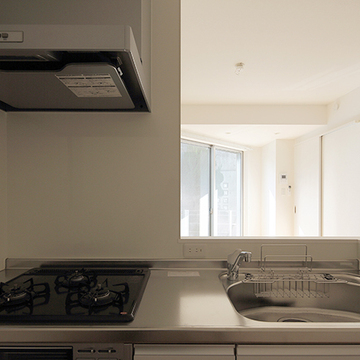 キッチンからリビングの眺め