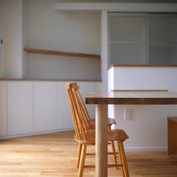 温かい気持ちになる家具の木質