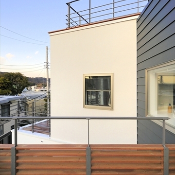 ウッドデッキから外観を見る