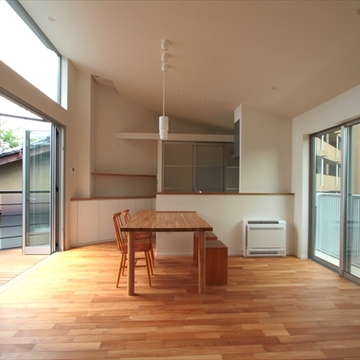 ウッドデッキへの折りたたみ式の窓