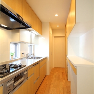 使い勝手が良く明るいキッチン