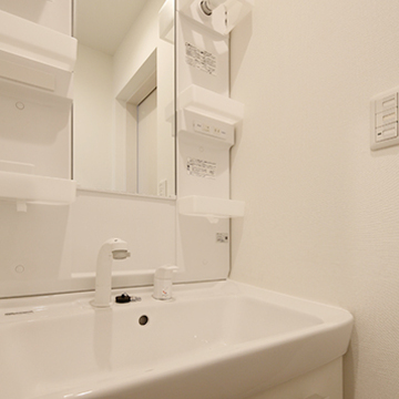 爽やかな白い洗面化粧台