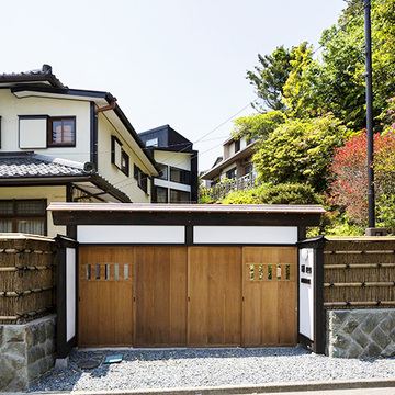 堂々たる和風の門構え