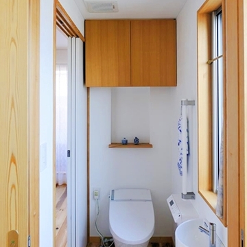 出入り口を二ケ所設けたトイレ