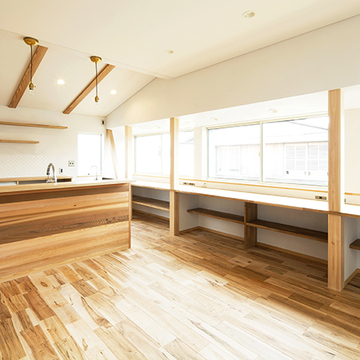 木目が美しいキッチンカウンター