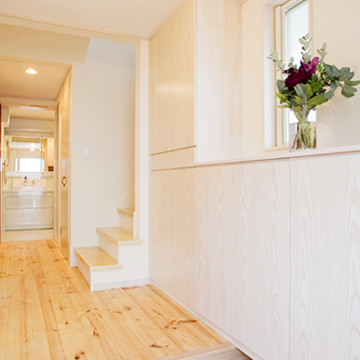 大容量の収納スペース付き玄関