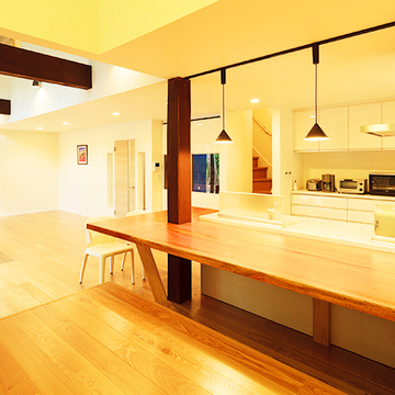 家族が集う広々キッチン