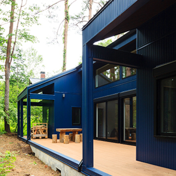 広々としたウッドデッキ