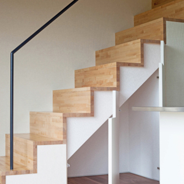 階段下を使った収納