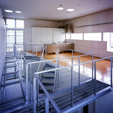 吹き抜けに面した2階リビング