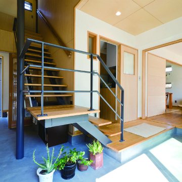 断熱土間　～玄関からリビングへ～