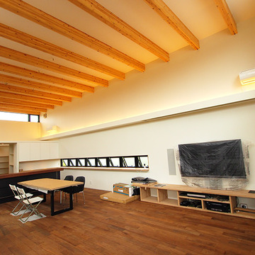 天井高のある開放的なリビング