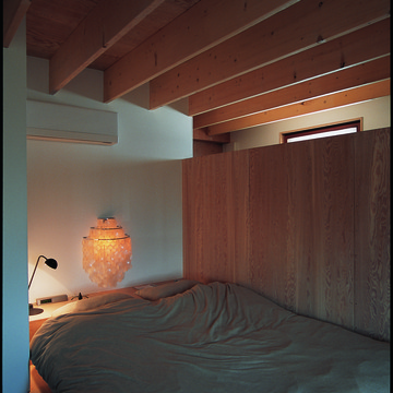 主寝室、造作ベッド