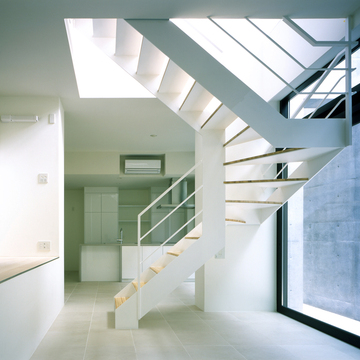 白を基調に室内を明るく演出