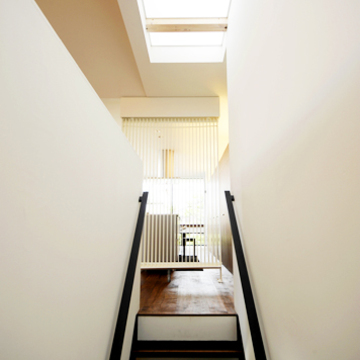 トップライトは直接見せずにやわらかい光だけを取り込む