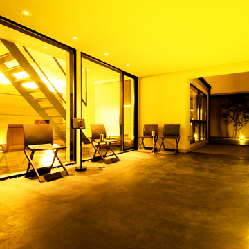 室内外を繋ぐ明かり