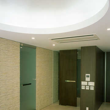 折り上げ天井のある玄関