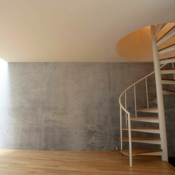 トップライトで明かりを取り込んだ玄関ホール