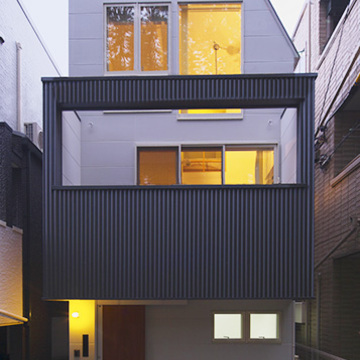 鵜の木の吹抜けと半地下書斎のある家