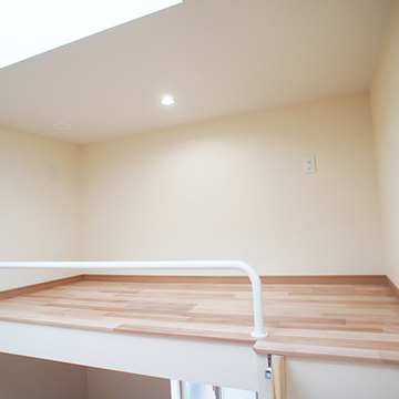 トップライトで明るいロフト部分