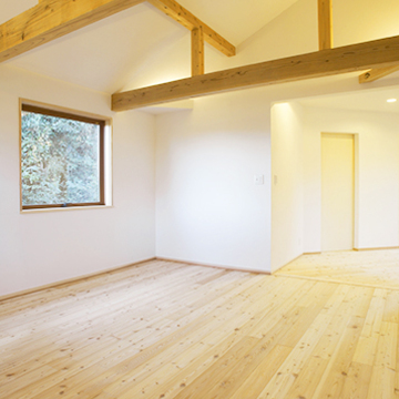 木がふんだんに使われた洋室