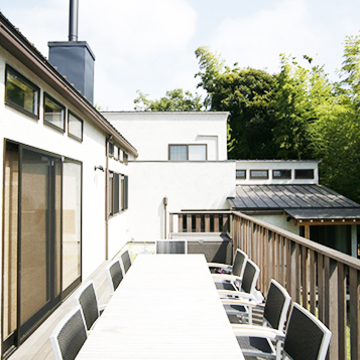 大きなテーブルを置いても広々テラス