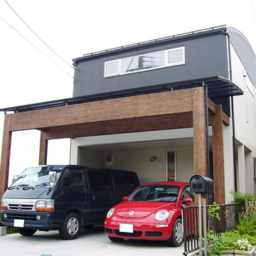 R屋根のガレージハウス　外観