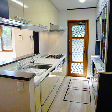 シンプルモダンスタイルの台所