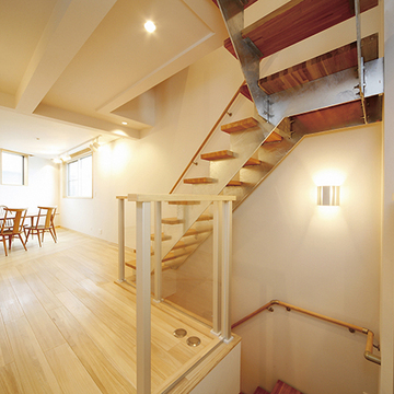 異素材が違和感なく使用されたリビング