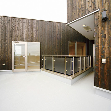 各部屋を繋ぐ広々バルコニー